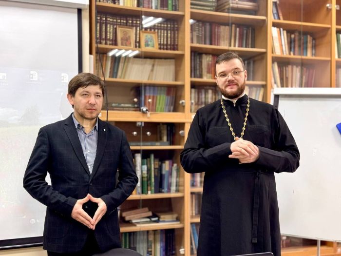 Доцент кафедры Церковной истории Владимир Викторович Бельский прочитал цикл лекций по литургике в Смоленской духовной семинарии