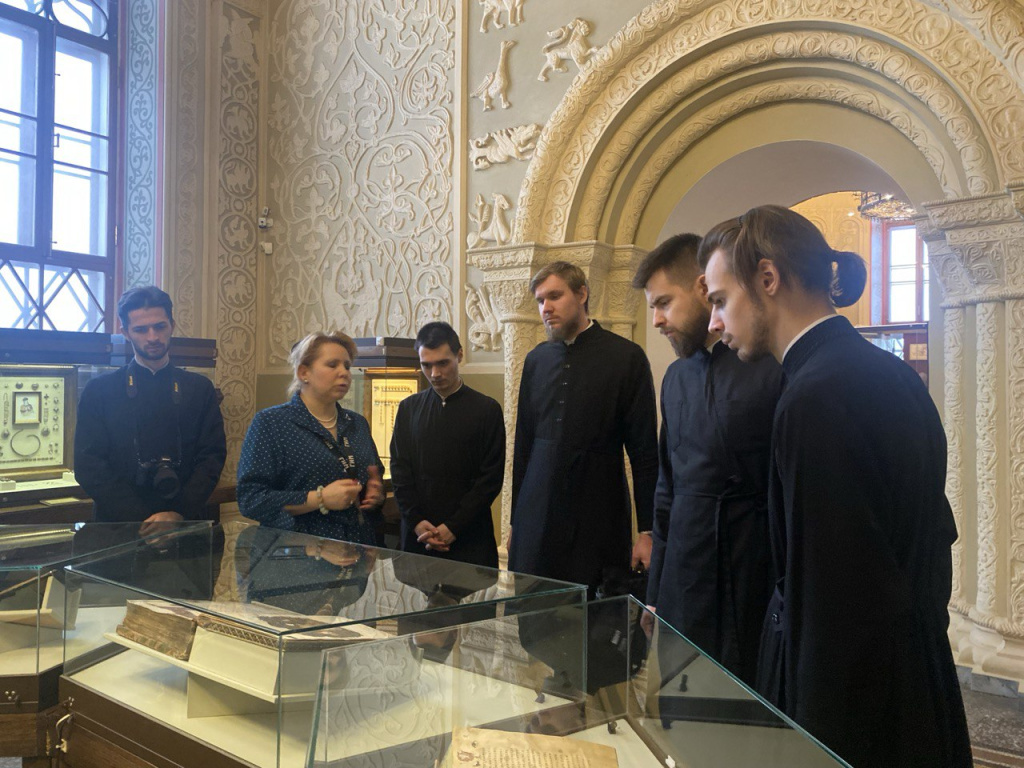 витрина снизу красивое